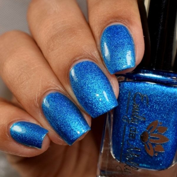 Nail polish swatch / manicure of shade Emily de Molly Out Cold