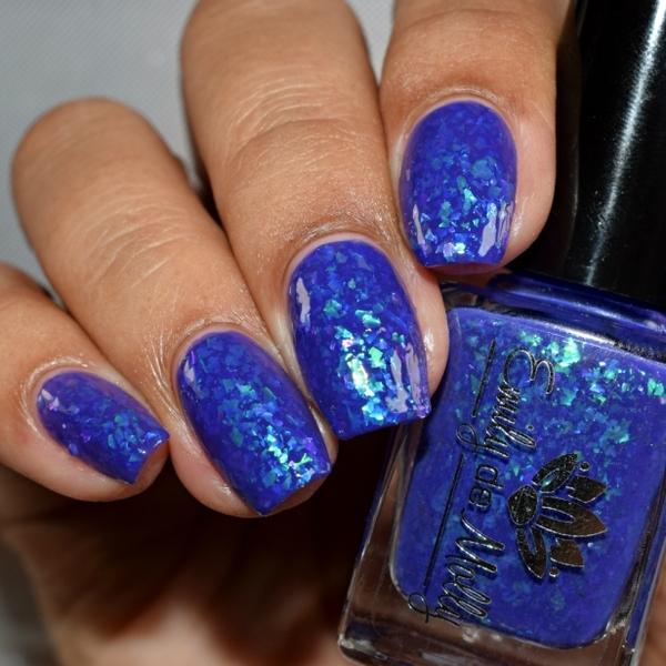 Nail polish swatch / manicure of shade Emily de Molly Left Turns