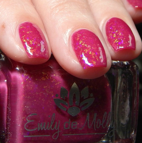 Nail polish swatch / manicure of shade Emily de Molly Euro Trip