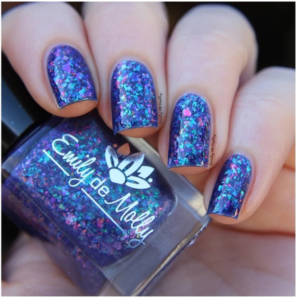 Nail polish swatch / manicure of shade Emily de Molly Card trick