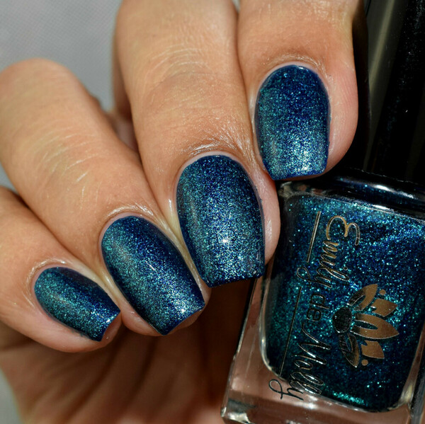 Nail polish swatch / manicure of shade Emily de Molly Elevate You