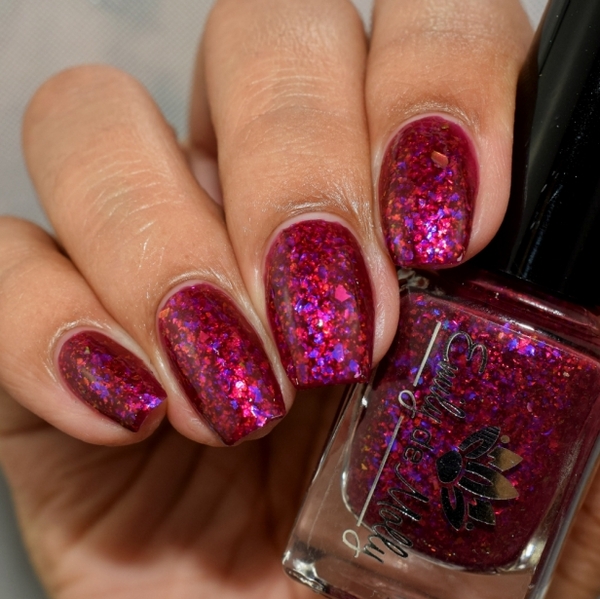 Nail polish swatch / manicure of shade Emily de Molly The Devils Side
