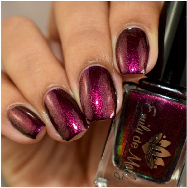 Nail polish swatch / manicure of shade Emily de Molly Shades of Night