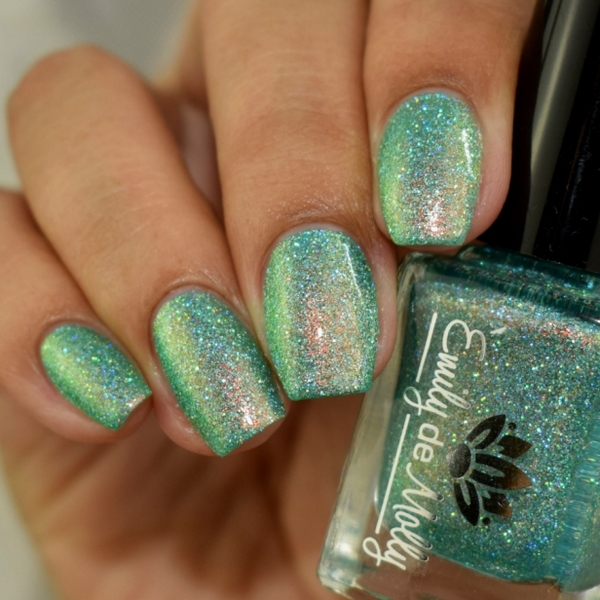 Nail polish swatch / manicure of shade Emily de Molly The Journey