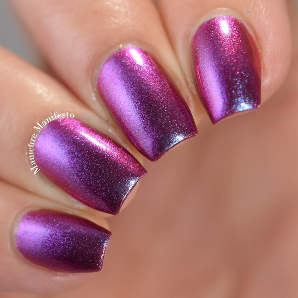 Nail polish swatch / manicure of shade Emily de Molly Overrun