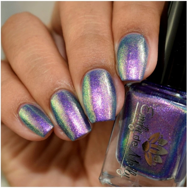 Nail polish swatch / manicure of shade Emily de Molly Open Work