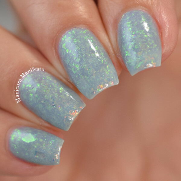 Nail polish swatch / manicure of shade Emily de Molly Dry Land