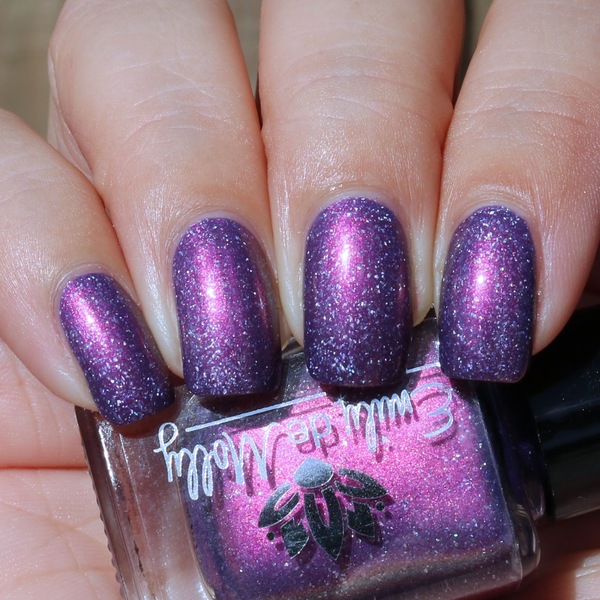 Nail polish swatch / manicure of shade Emily de Molly LE 244