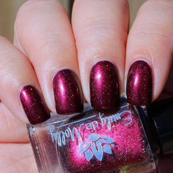 Nail polish swatch / manicure of shade Emily de Molly LE 251