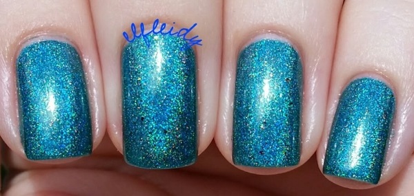 Nail polish swatch / manicure of shade Emily de Molly Warm Seas Rising