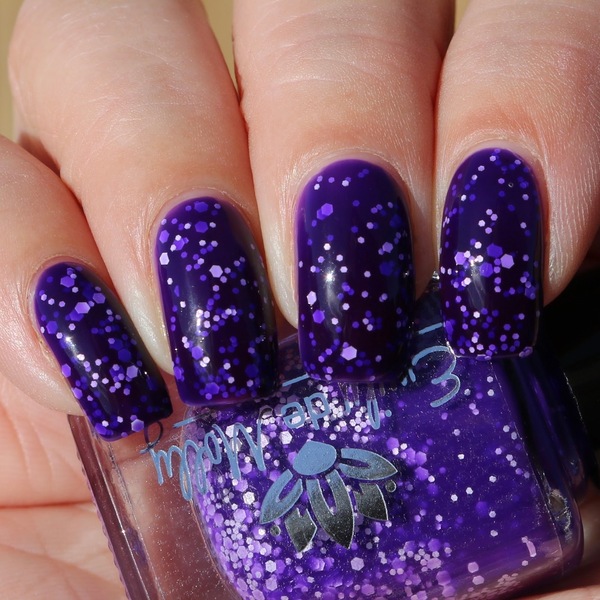 Nail polish swatch / manicure of shade Emily de Molly Death Stairs