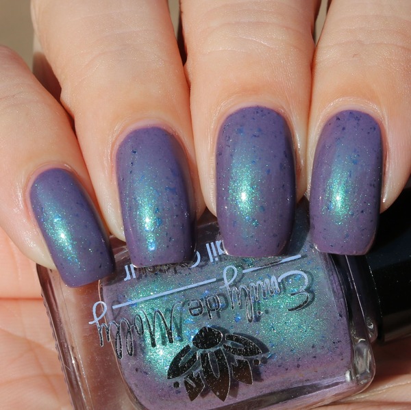 Nail polish swatch / manicure of shade Emily de Molly Odd Strategy