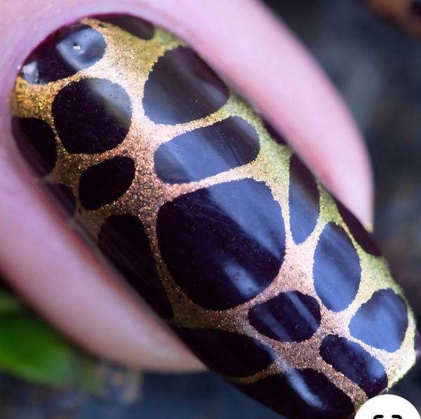 Nail polish swatch / manicure of shade Hit the Bottle Magna Opus