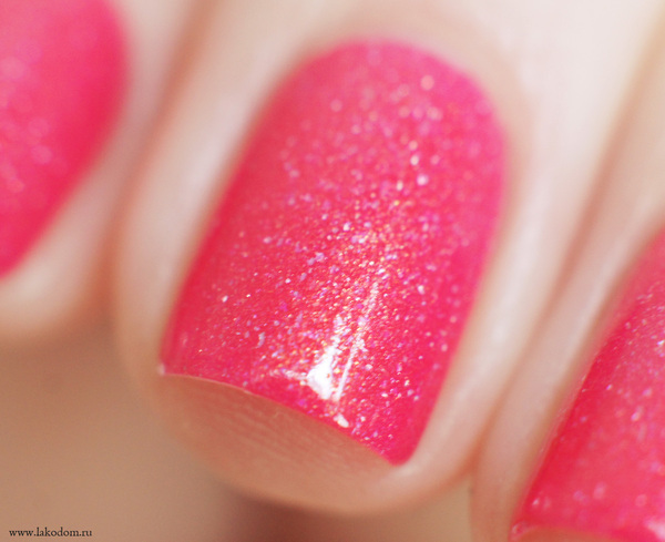 Nail polish swatch / manicure of shade piCture pOlish Electric Dream