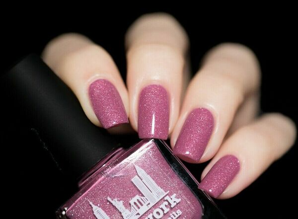 Nail polish swatch / manicure of shade piCture pOlish New York