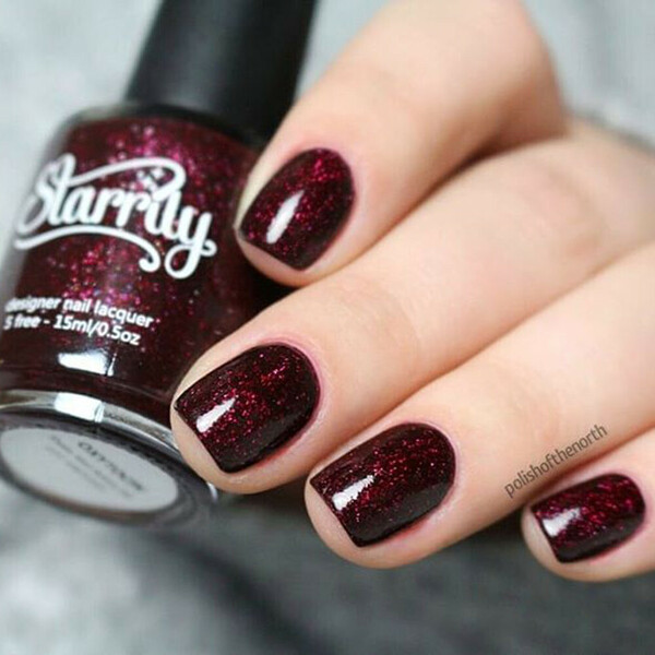 Nail polish swatch / manicure of shade Starrily Oxytocin