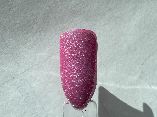 Nail polish swatch / manicure of shade Igel Bubblegum