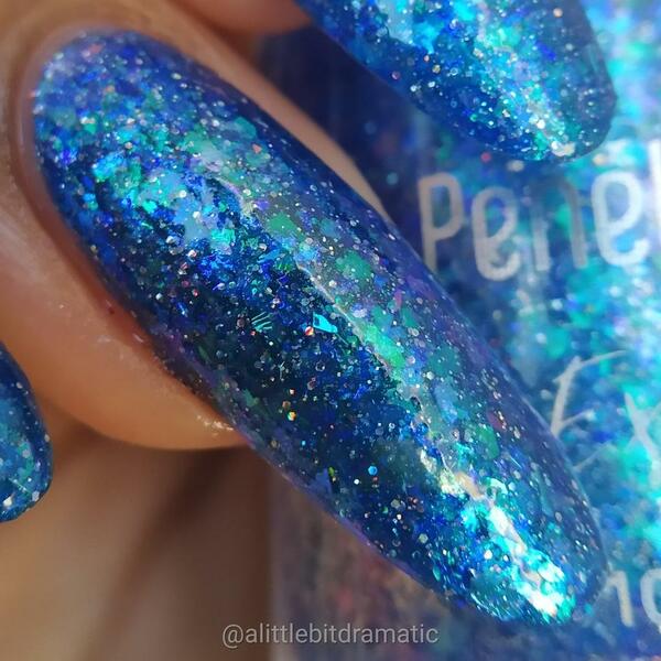 Nail polish swatch / manicure of shade Penelope Luz Avalon
