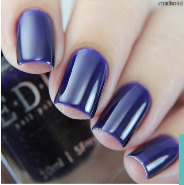 Nail polish swatch / manicure of shade Esmaltes da Kelly Jelly Blurple