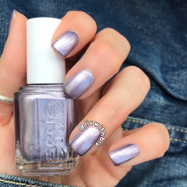 Nail polish swatch / manicure of shade essie Girly Grunge