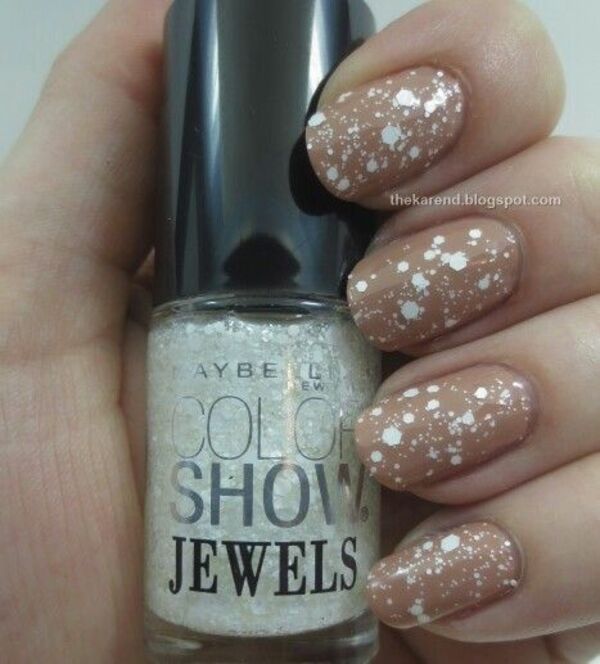Nail polish swatch / manicure of shade Maybelline Precious Pearl