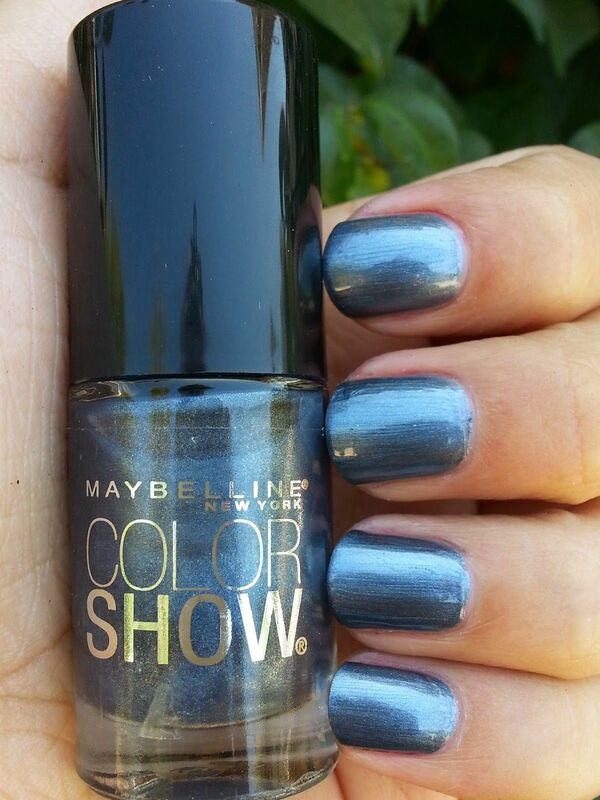 Nail polish swatch / manicure of shade Maybelline Home Sweet Chrome