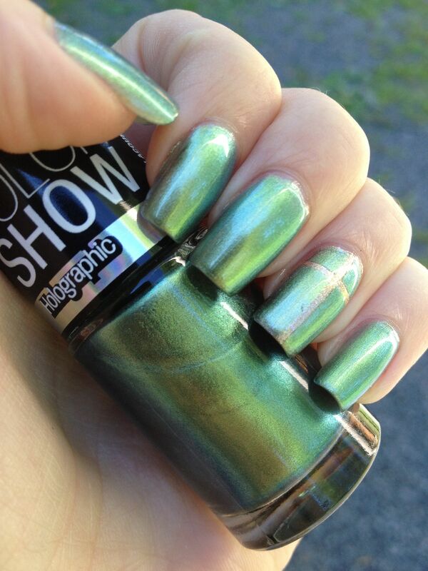 Nail polish swatch / manicure of shade Maybelline Mystic Green