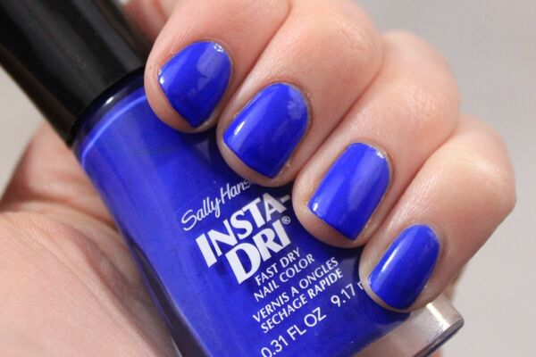 Nail polish swatch / manicure of shade Sally Hansen In Prompt Blue