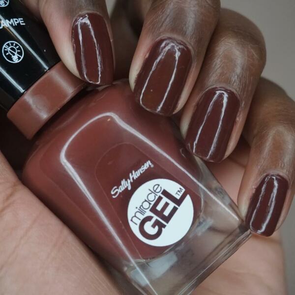 Nail polish swatch / manicure of shade Sally Hansen Chocoholic