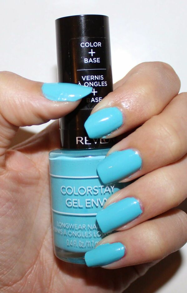 Nail polish swatch / manicure of shade Revlon Full House