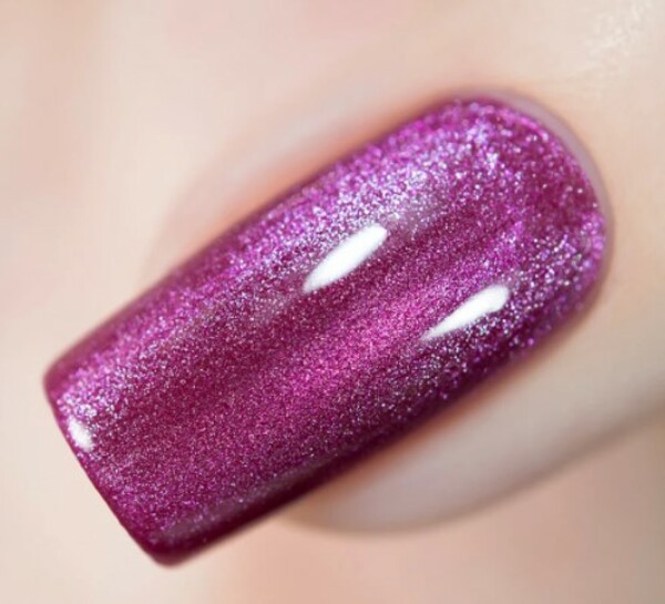 Nail polish swatch / manicure of shade Masura Purple Pearl (Magnetic)