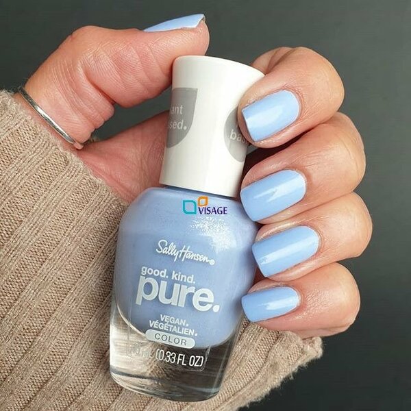 Nail polish swatch / manicure of shade Sally Hansen Crystal Blue