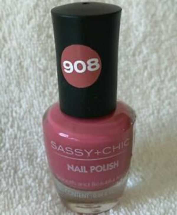 Nail polish swatch / manicure of shade Sassy+Chic 908