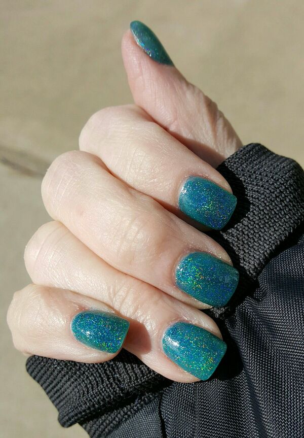 Nail polish swatch / manicure of shade Jamberry Teal The Show