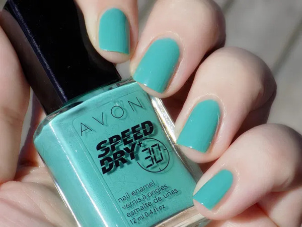 Nail polish swatch / manicure of shade Avon Turquoise Pop