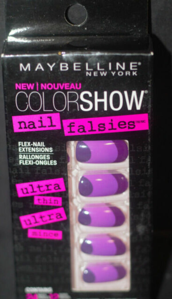 Nail polish swatch / manicure of shade Maybelline Plum Sunset