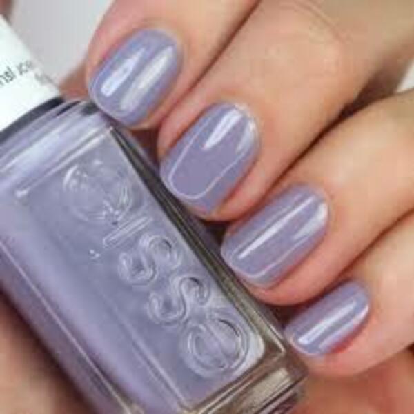 Nail polish swatch / manicure of shade Essie - Expressie Skip The Track