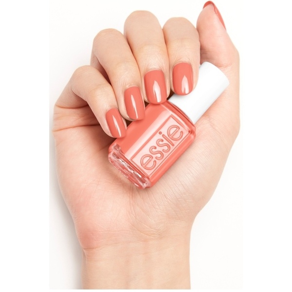 Nail polish swatch / manicure of shade essie Set for Sunset