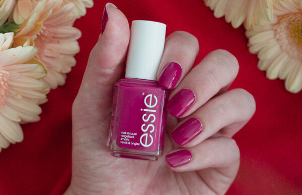 Nail polish swatch / manicure of shade essie Twilight Delight