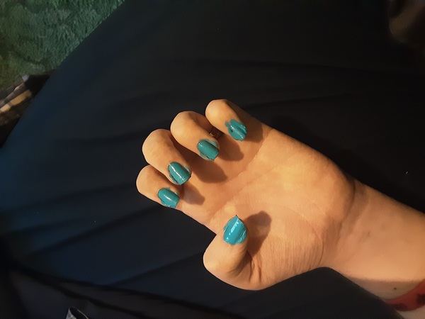 Nail polish swatch / manicure of shade Maybelline Turquoise Tease