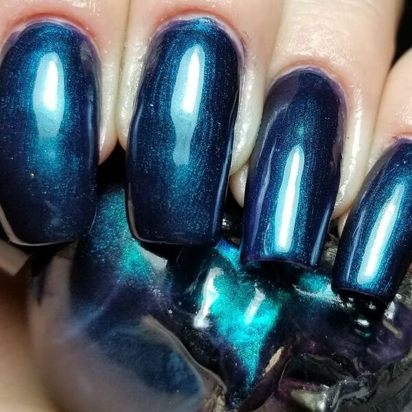 Nail polish swatch / manicure of shade Blackheart Iridescent Peacock