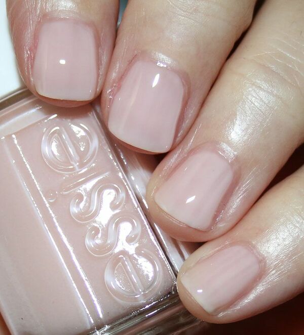 Nail polish swatch / manicure of shade essie Skinny Dip