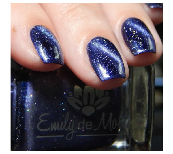 Nail polish swatch / manicure of shade Emily de Molly Expert Opinion