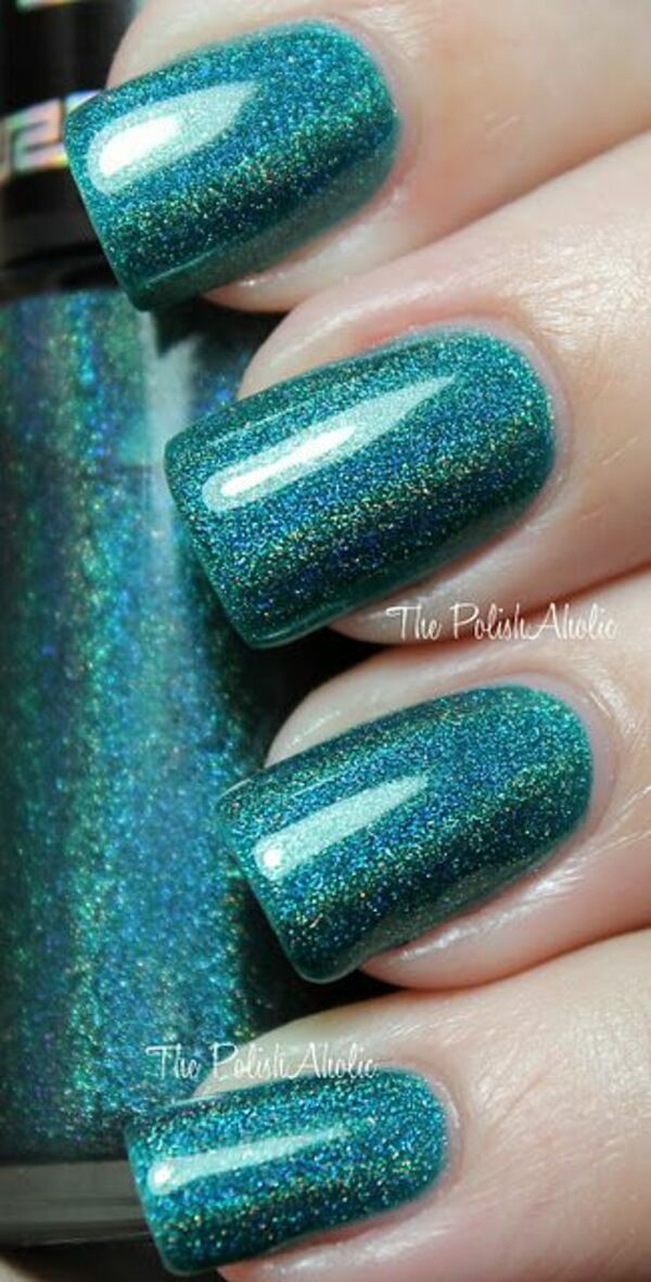 Nail polish swatch / manicure of shade Hits Hera