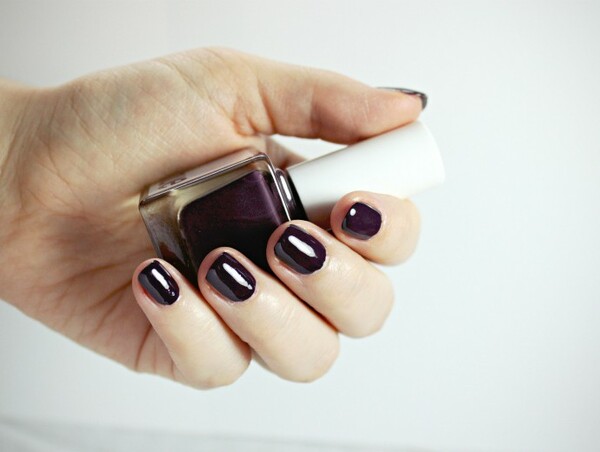 Nail polish swatch / manicure of shade SquareHue Vondelpark