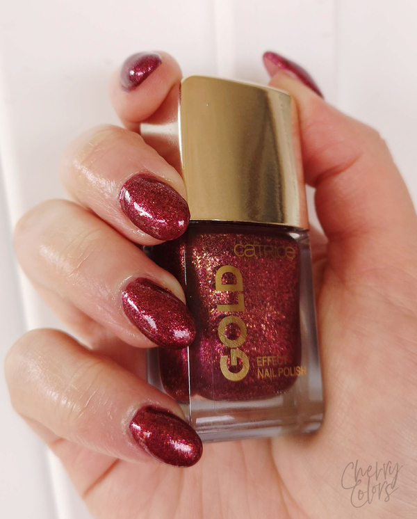 Nail polish swatch / manicure of shade Catrice Attracting Pomp