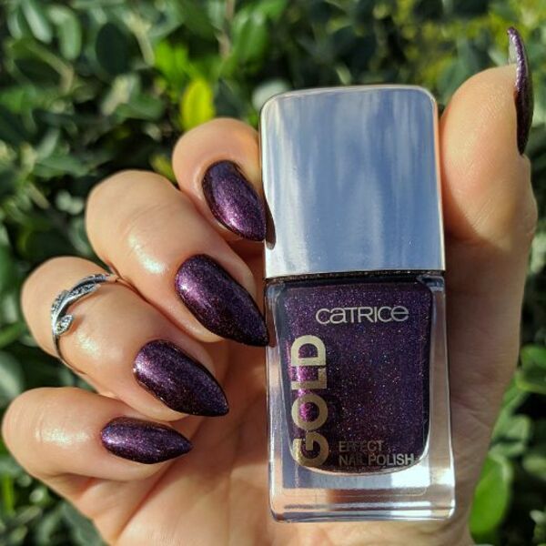 Nail polish swatch / manicure of shade Catrice Lustrous Seduction