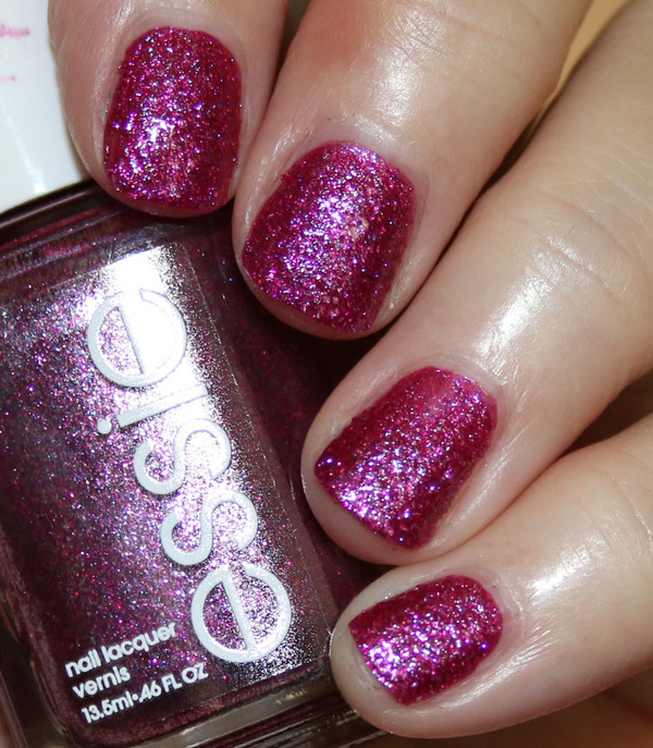 Nail polish swatch / manicure of shade essie City Slicker