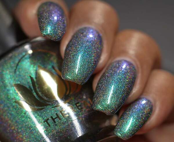 Nail polish swatch / manicure of shade Ethereal Lacquer Earth