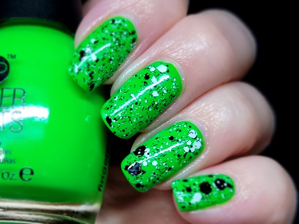 Nail polish swatch / manicure of shade FingerPaints Silkscreen Green